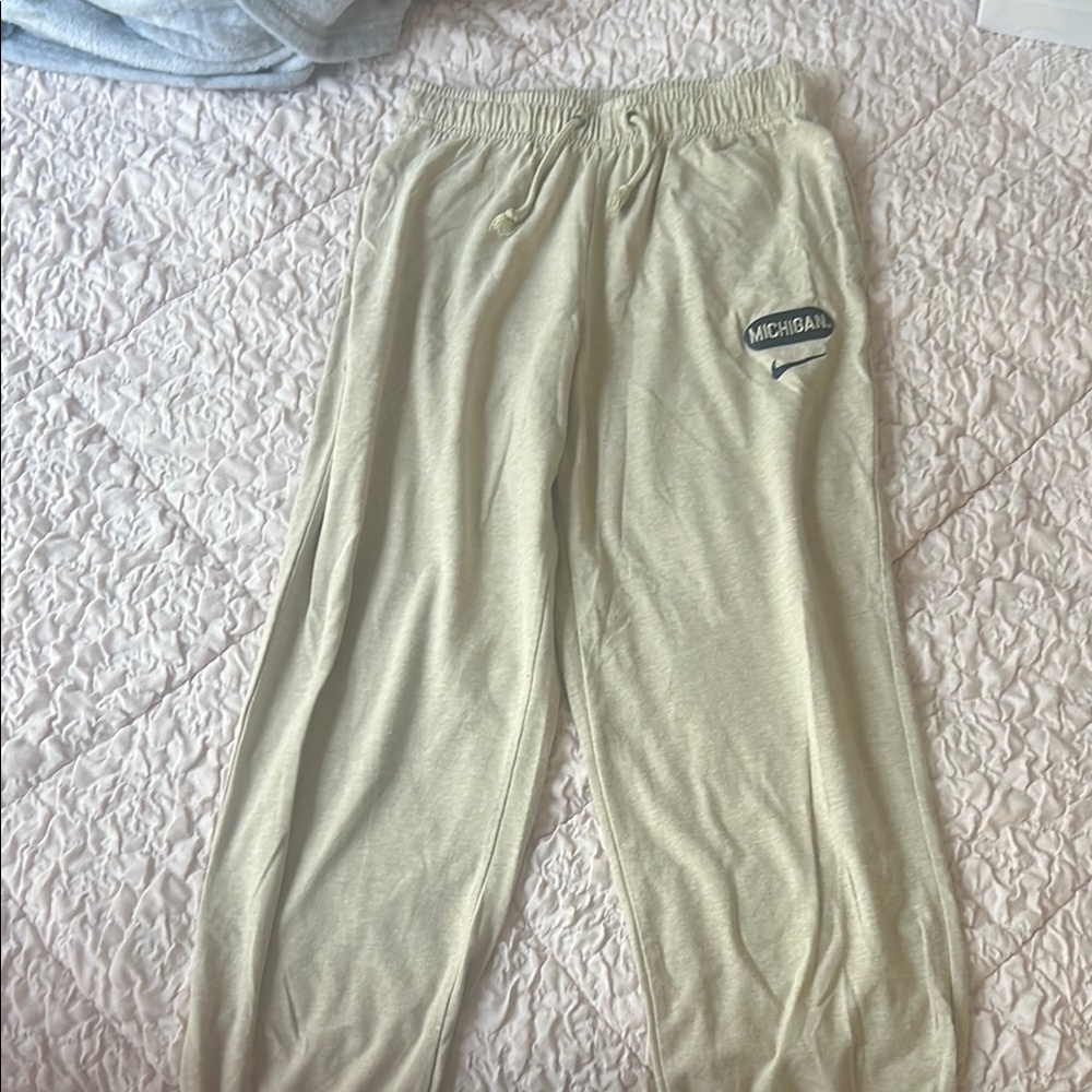 Nike Casual Sweatpants in Beige